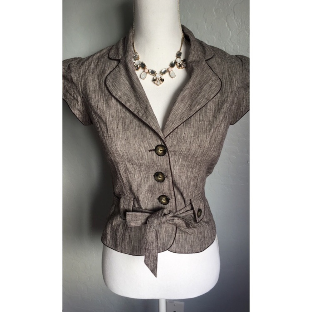 Beautiful puff shoulder blazer